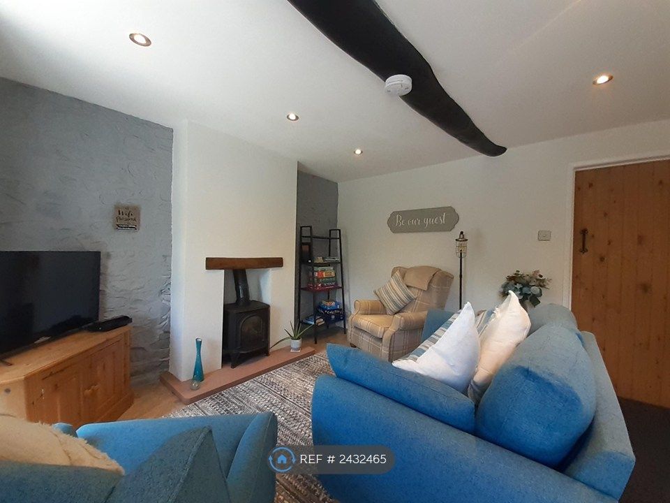 Property photo 3 of 13 Lounge