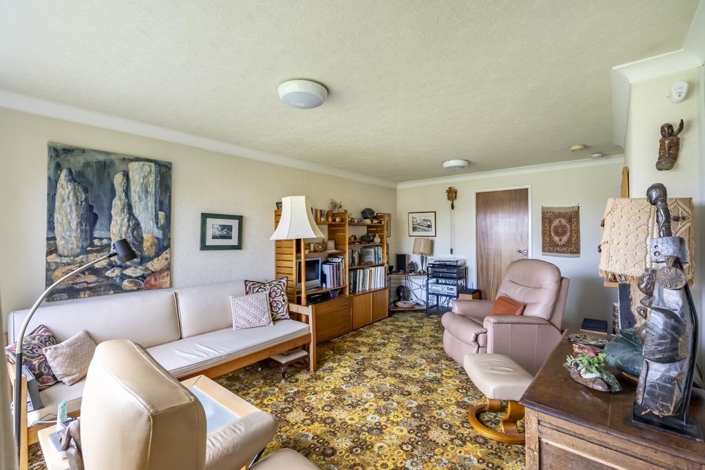 Property photo 3 of 17 Living Room