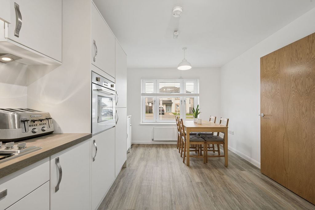 Property photo 3 of 33 Kitchen/ Dining Room