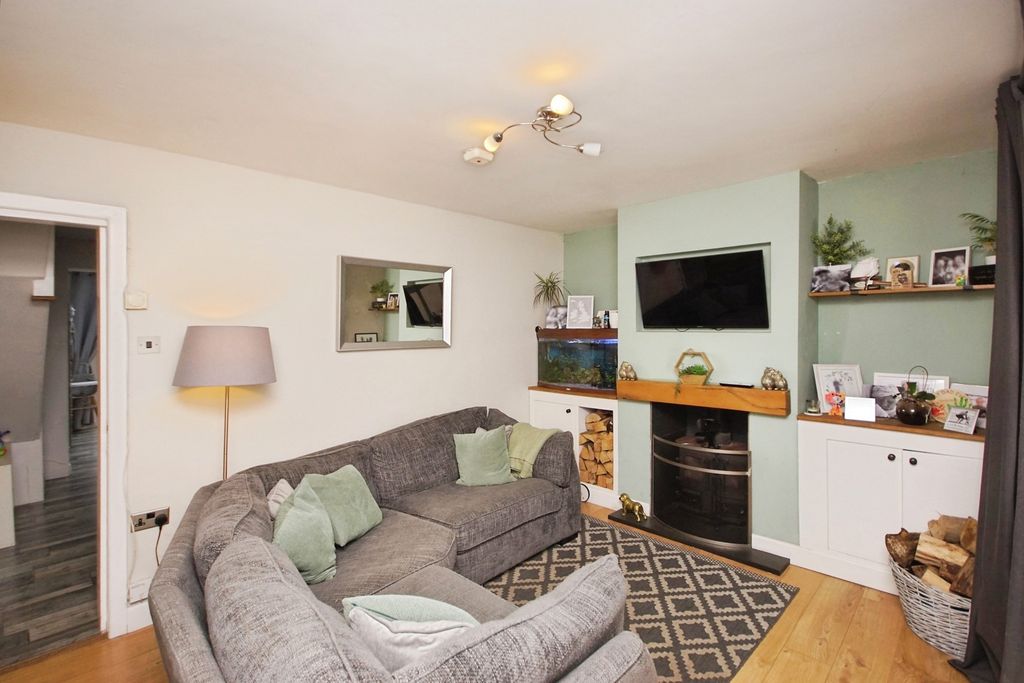 Property photo 3 of 17 Photo