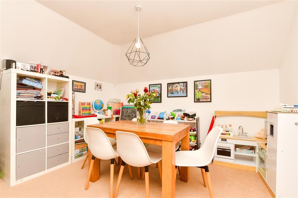 Property photo 2 of 4 Lounge/Diner