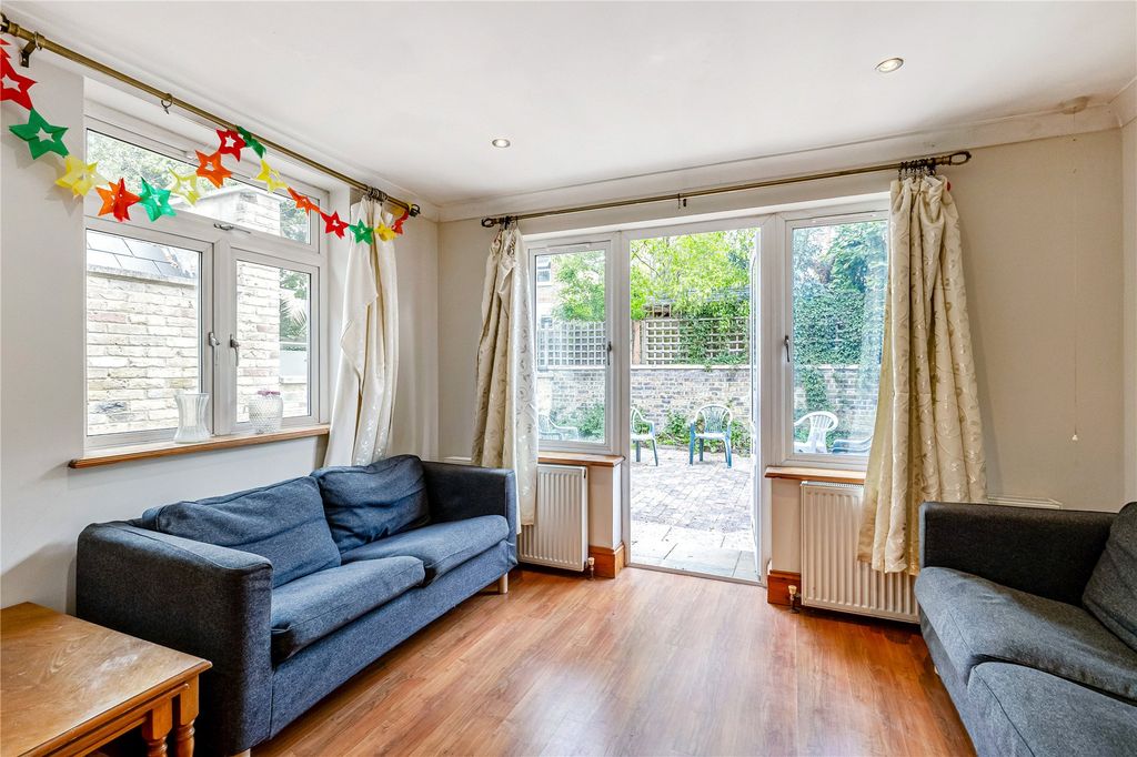 Property photo 2 of 17 Picture No. 14