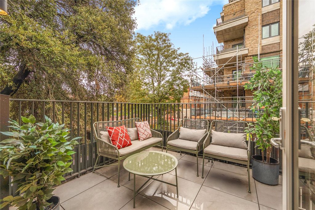 Property photo 3 of 20 Picture No. 06