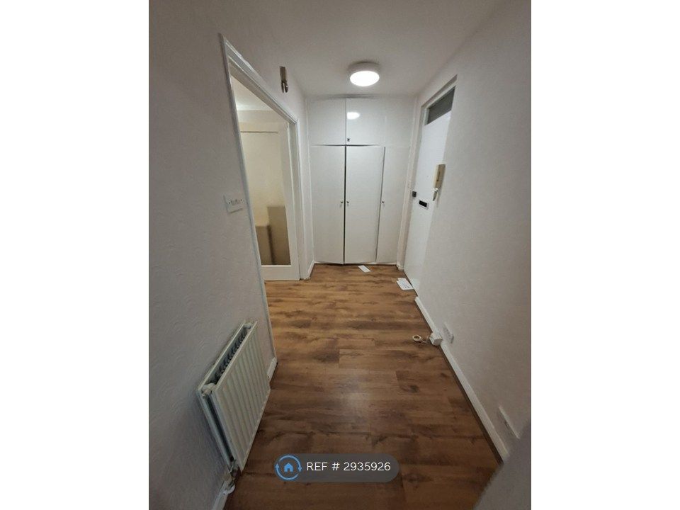 Property photo 3 of 6 Hallway