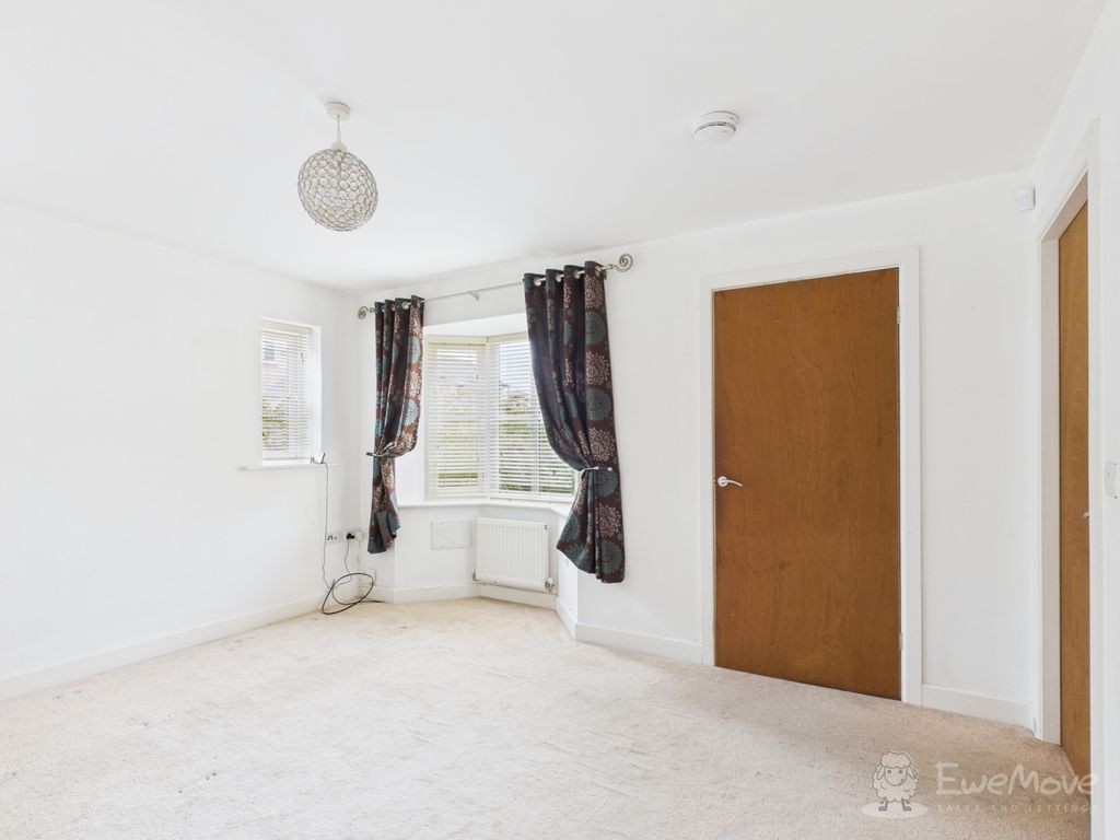 Property photo 2 of 10 Living Room