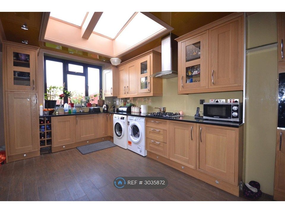 Property photo 3 of 17 Kitchen