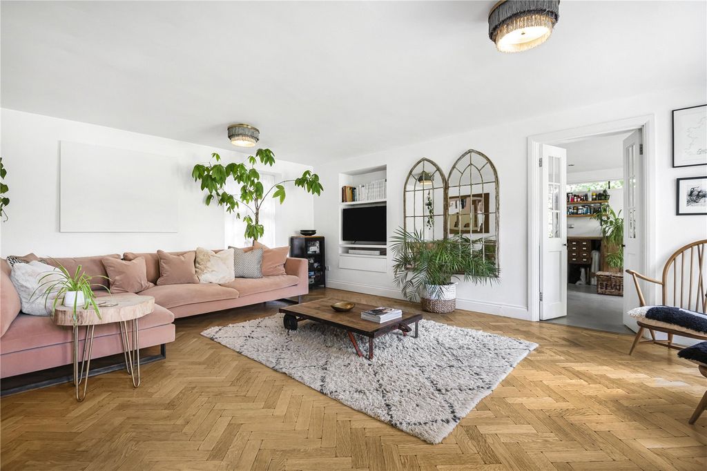 Property photo 3 of 17 Sitting Room