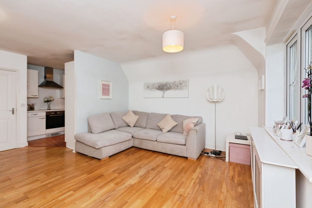 Property photo 3 of 12 Pbox-Img.Jpg