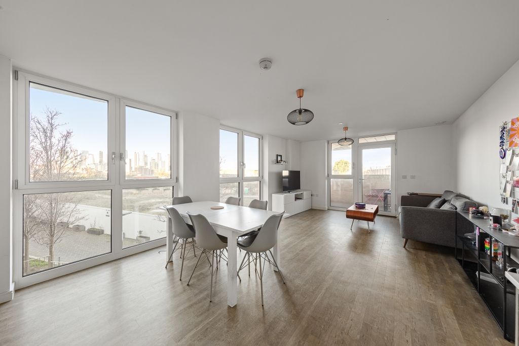 Property photo 1 of 13 094A0824