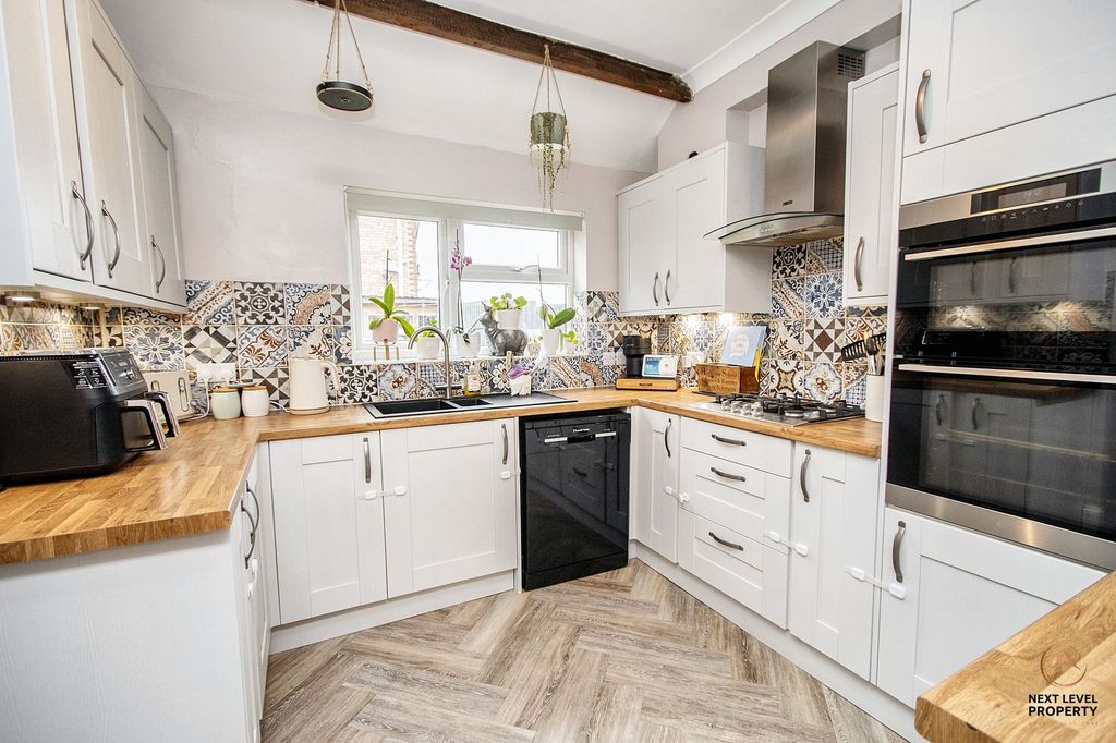 Property photo 2 of 24