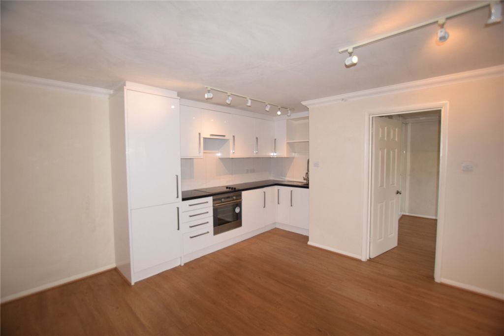 Property photo 2 of 10 Picture No. 15