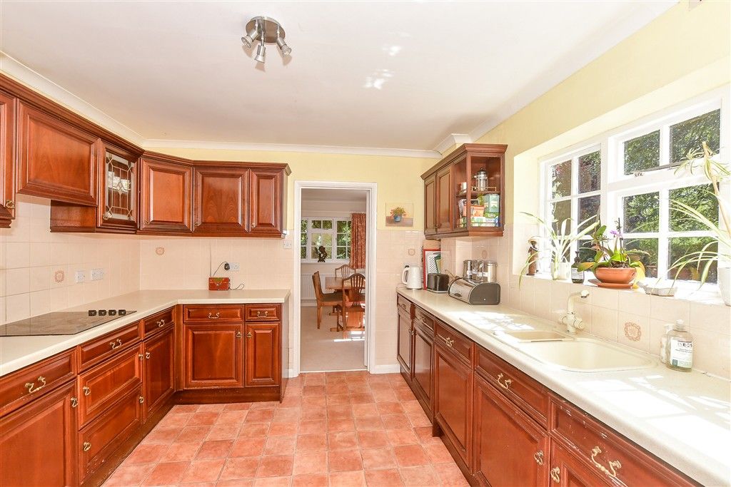 Property photo 3 of 10 Kitchen