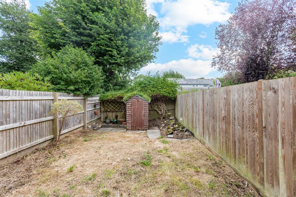 Property photo 3 of 20 69 Punch Croft-Hr18.Jpg