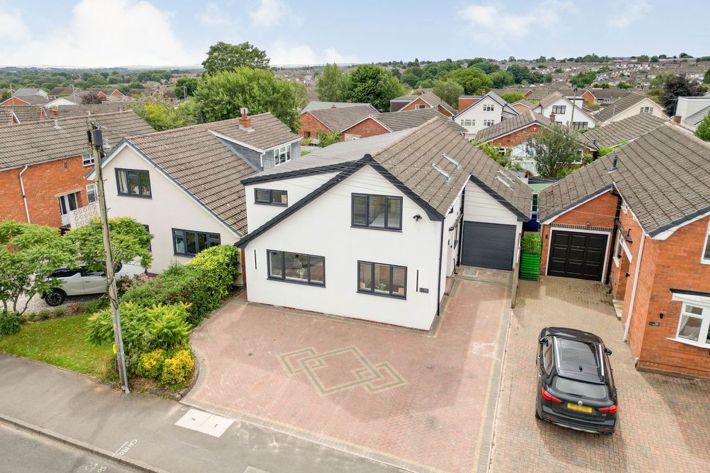 Property photo 1 of 33