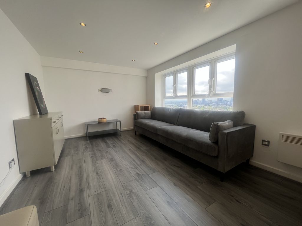 Property photo 2 of 11 Lounge