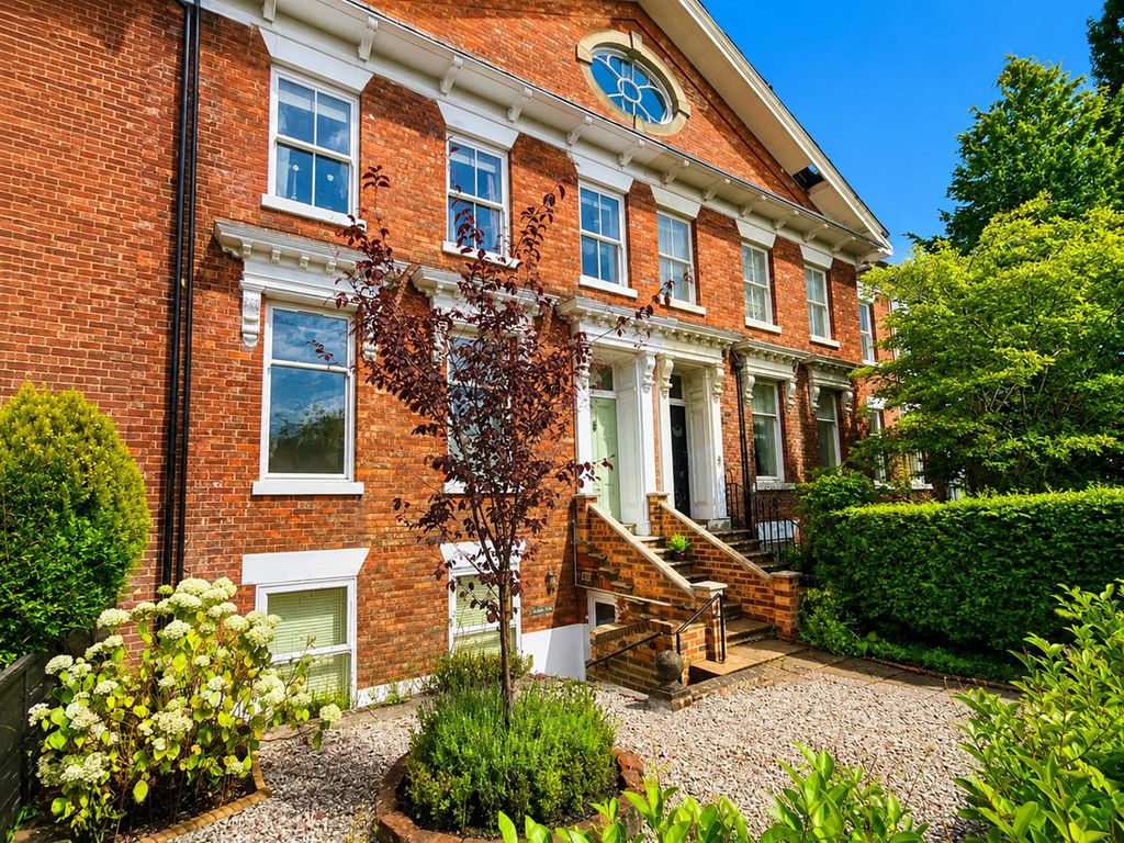 Property photo 1 of 8 Front