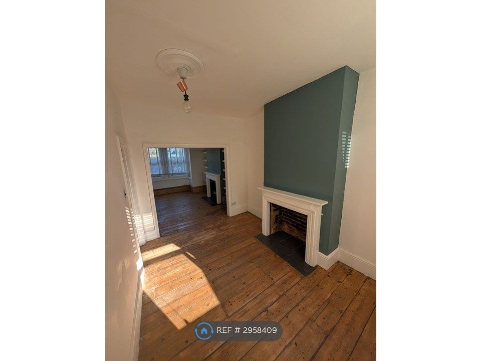 Property photo 3 of 20 Front Room 2