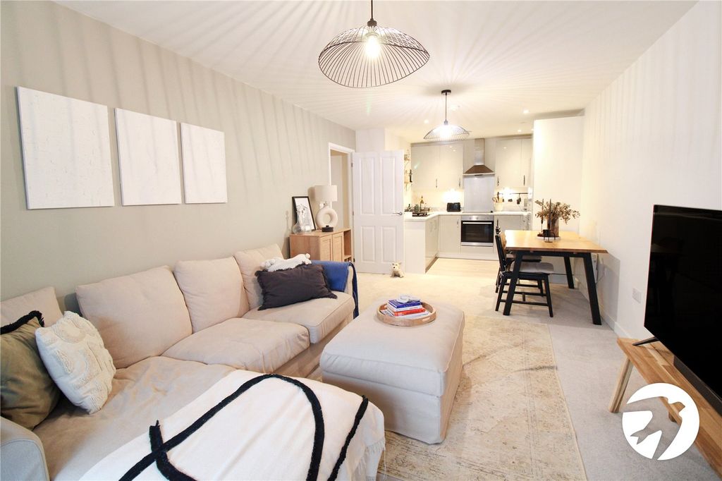 Property photo 3 of 11 Lounge/Diner