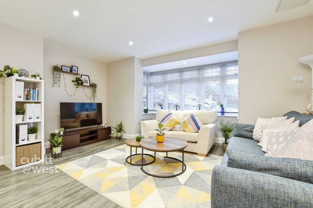 Property photo 2 of 14 7281d5Ed-901Hbb49