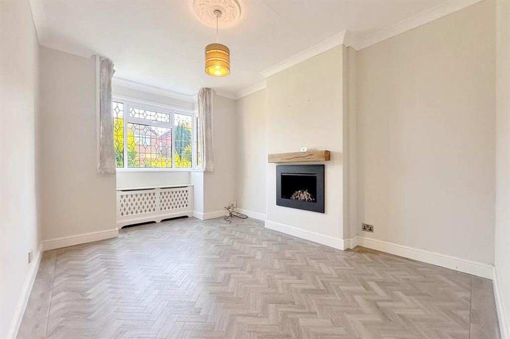 Property photo 3 of 23 Lounge