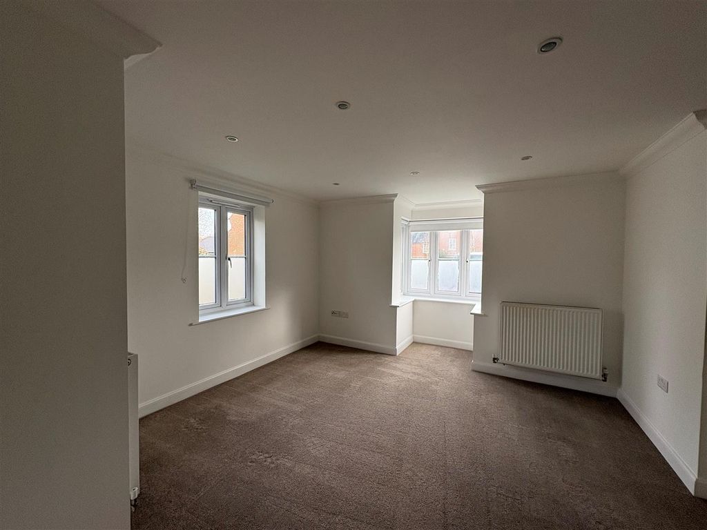 Property photo 3 of 10 Amber Lane 4.Jpg