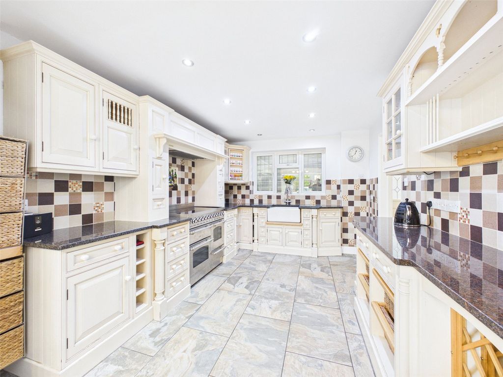 Property photo 2 of 21 Picture No. 20