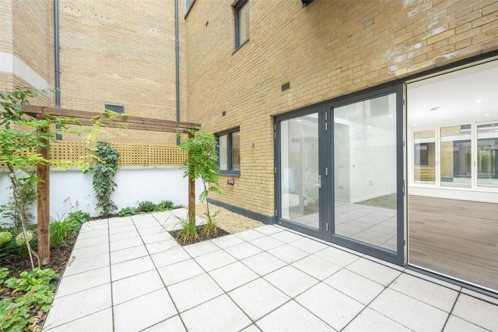 Property photo 2 of 22 Entrance