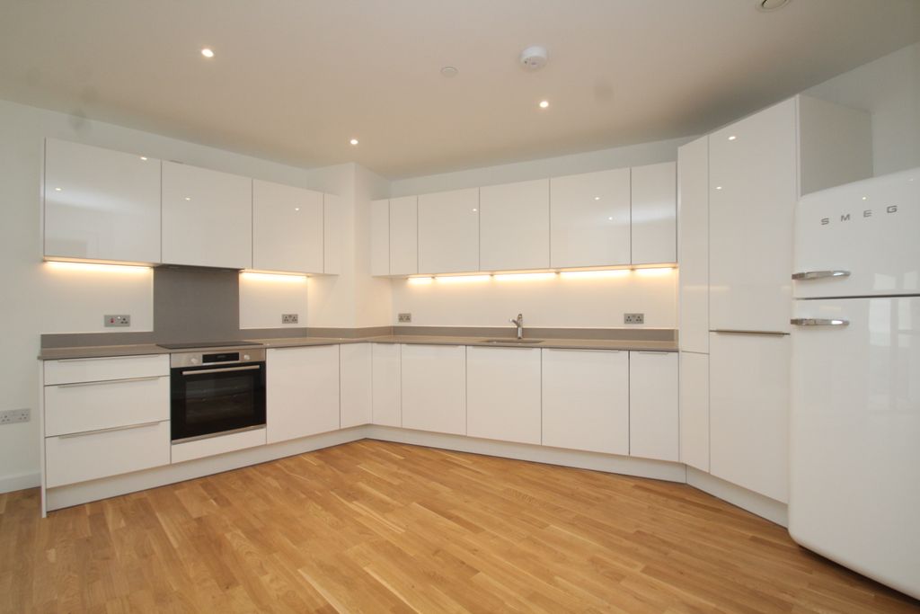 Property photo 2 of 8 Kitchen
