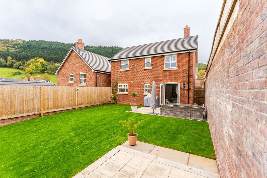 Property photo 3 of 25