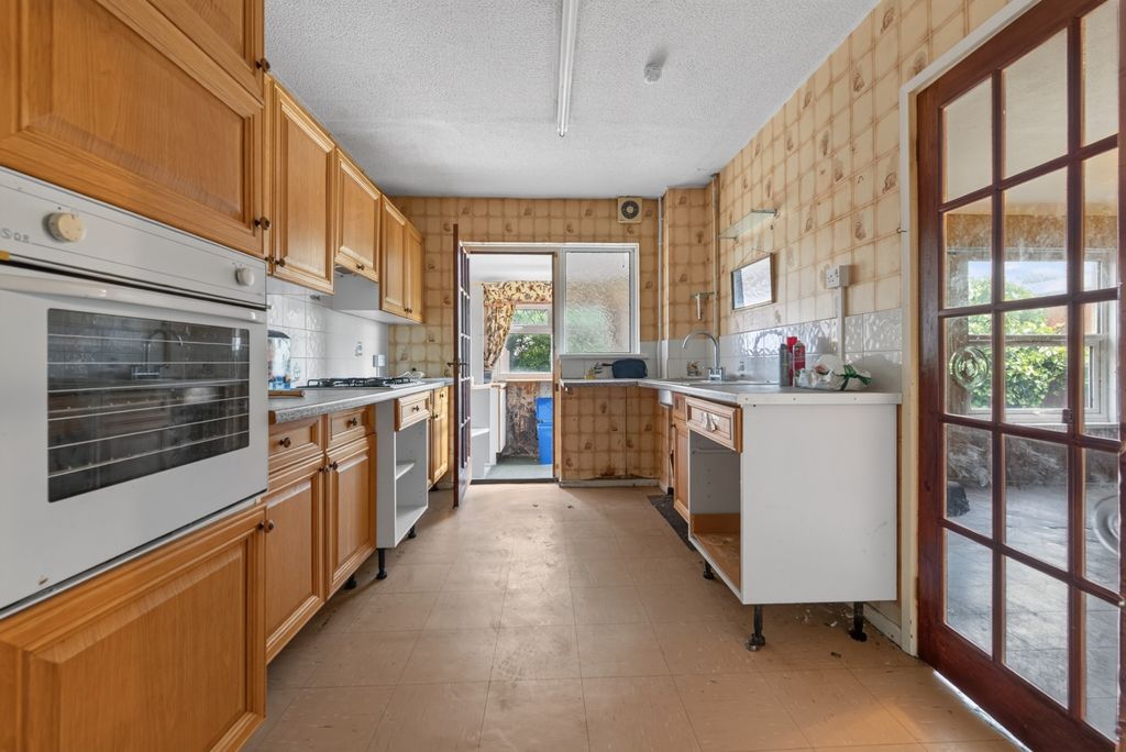 Property photo 2 of 28 5255556