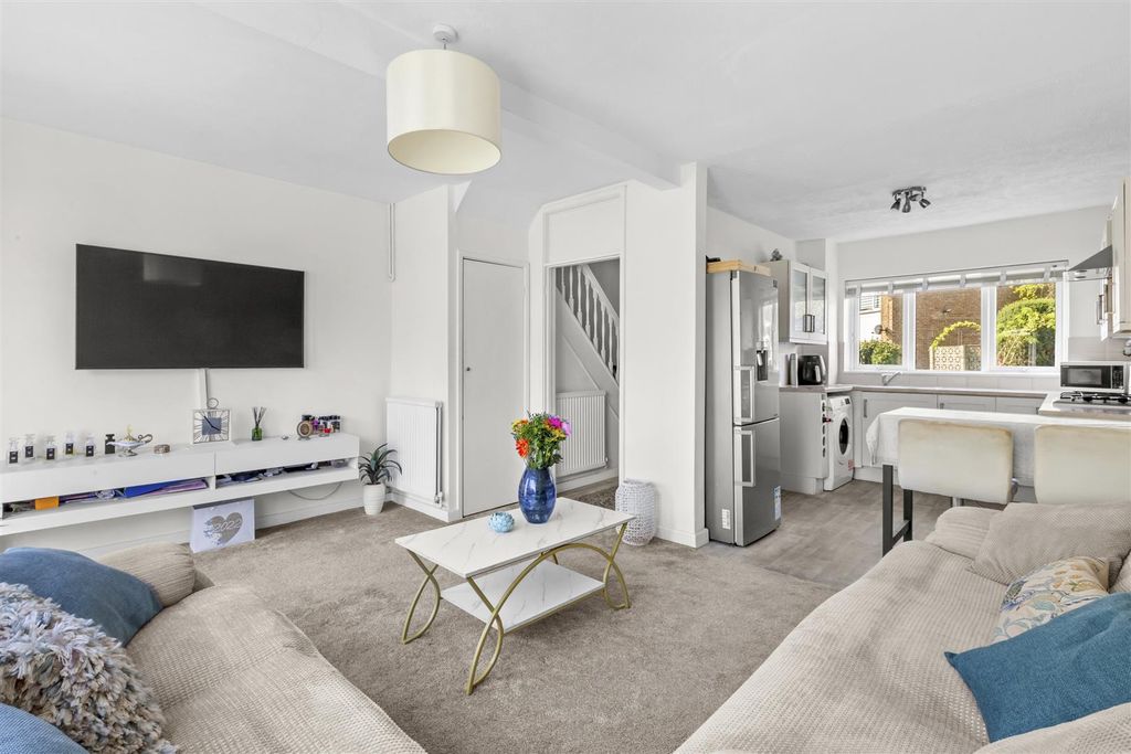 Property photo 3 of 12