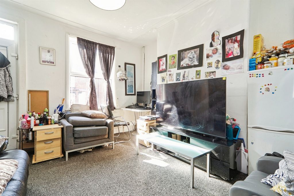 Property photo 2 of 8