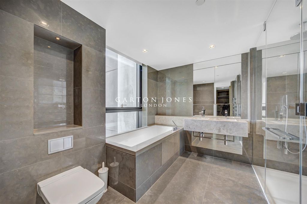 Property photo 3 of 12 Bathroom .Jpg
