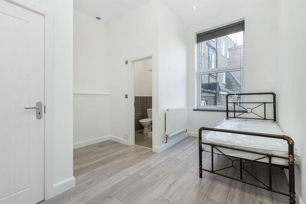 Property photo 1 of 4 Thumbnail_2B Beaconsfield 3.Jpg