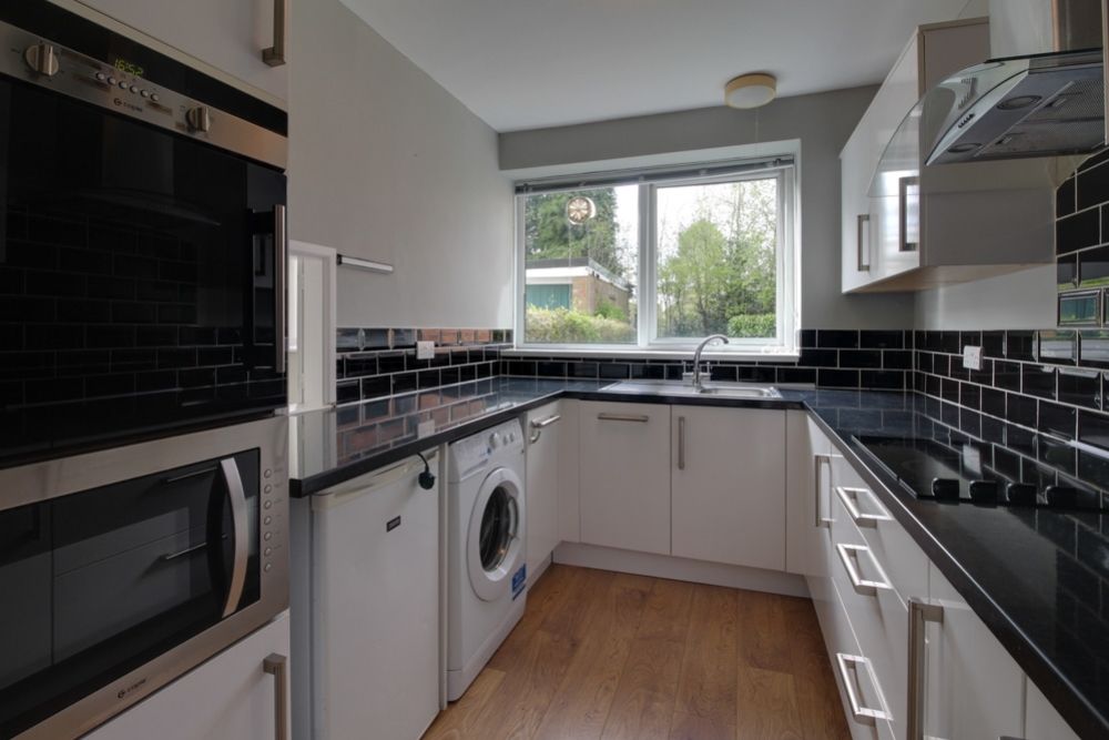 Property photo 1 of 9 Kitchen