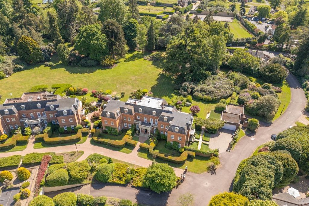 Property photo 2 of 37