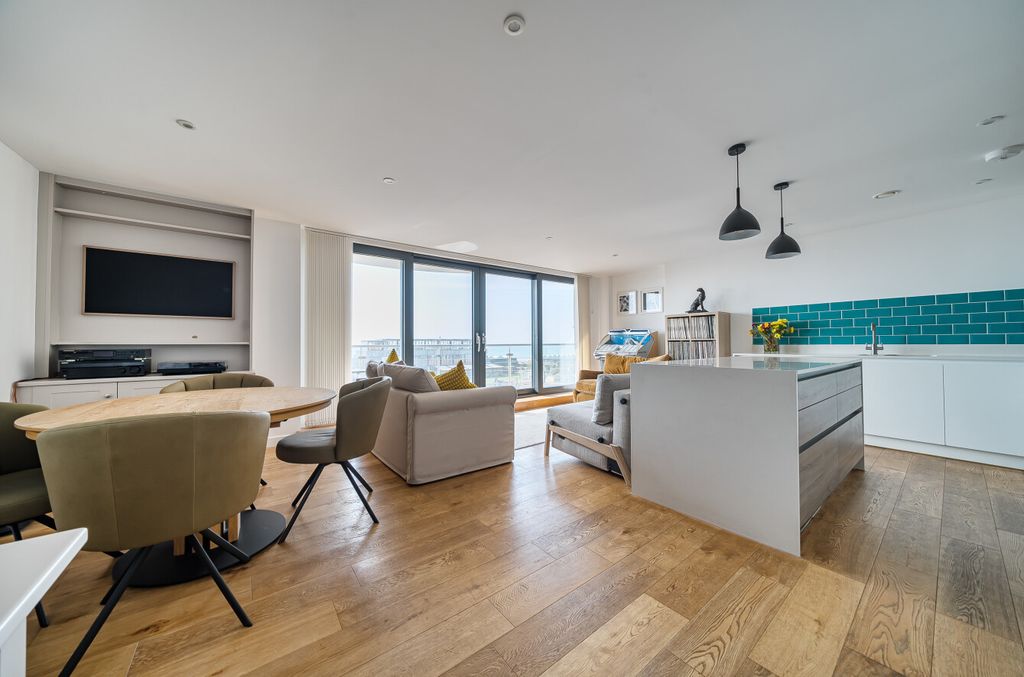 Property photo 2 of 12 Living Room