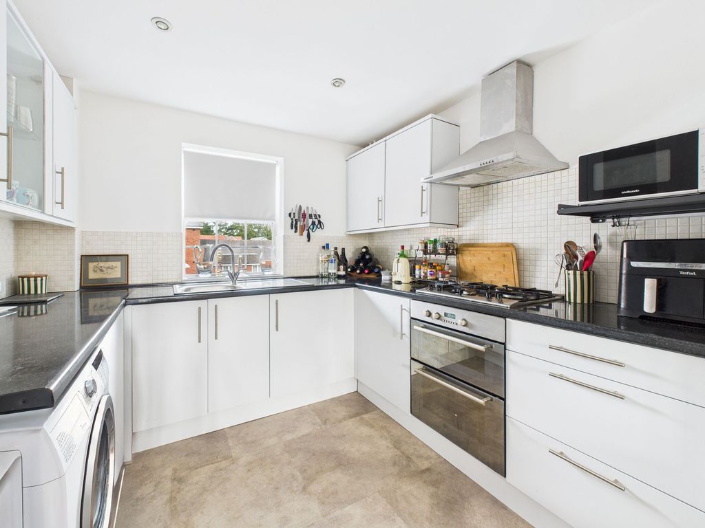 Property photo 3 of 14 Kitchen