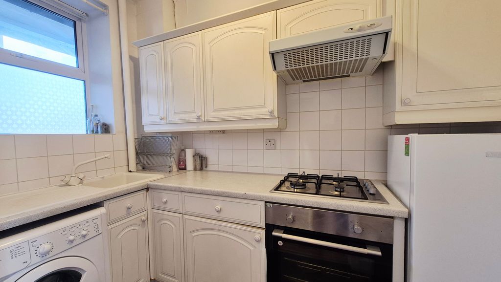 Property photo 3 of 6 Kitchen