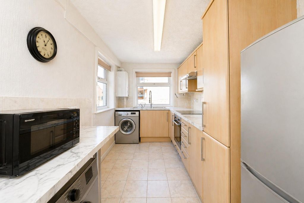 Property photo 2 of 19