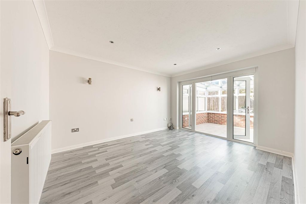 Property photo 2 of 11 L J Imaging-9.Jpg