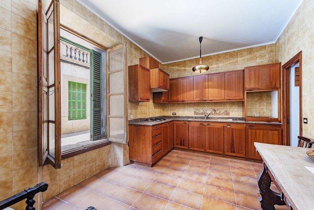 Property photo 2 of 20 Kitchen
