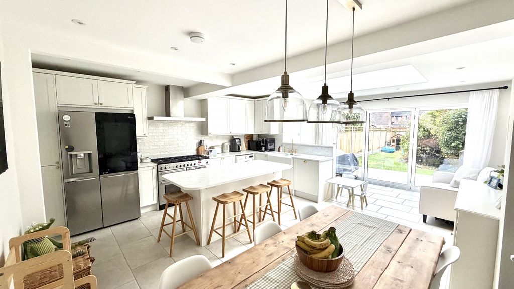 Property photo 3 of 18 Gallery