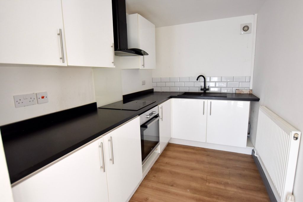 Property photo 2 of 8 Dsc_0008