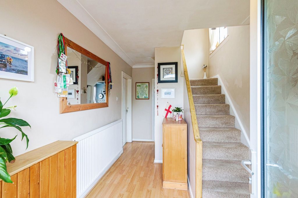 Property photo 2 of 17 Photo