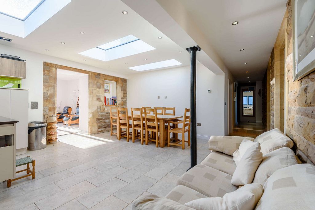 Property photo 2 of 29