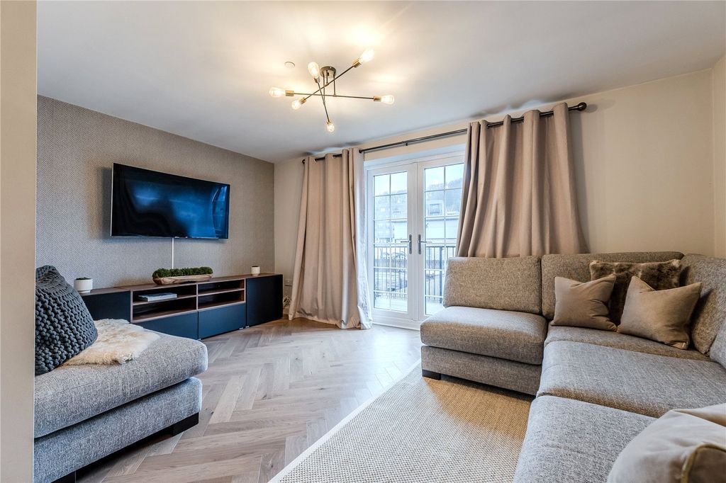 Property photo 2 of 22 Picture No. 18