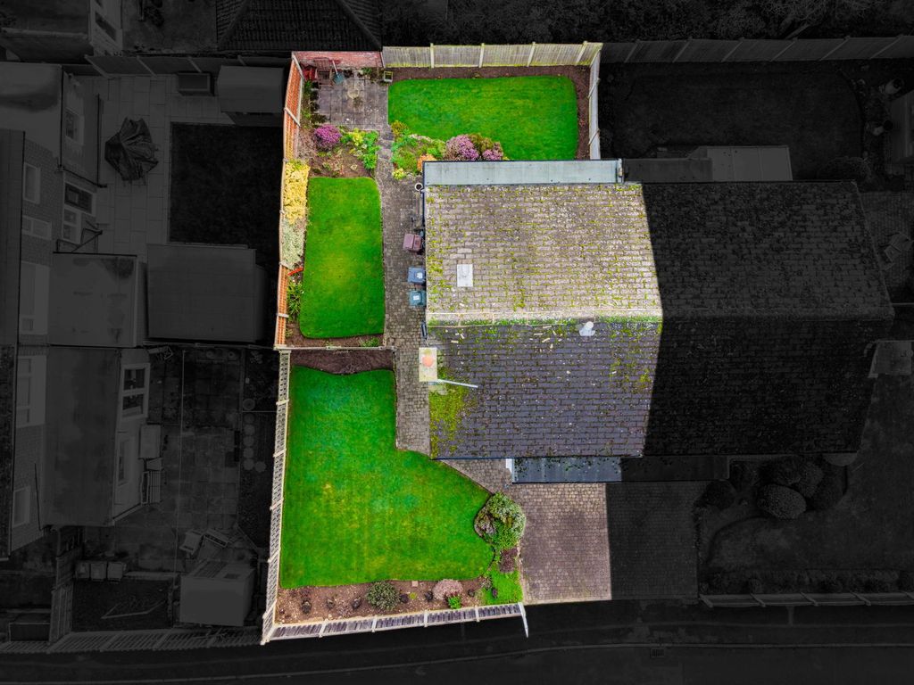 Property photo 2 of 31