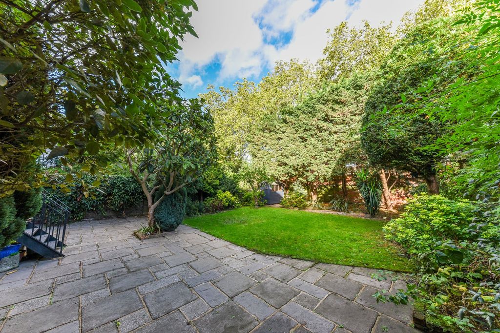 Property photo 3 of 25