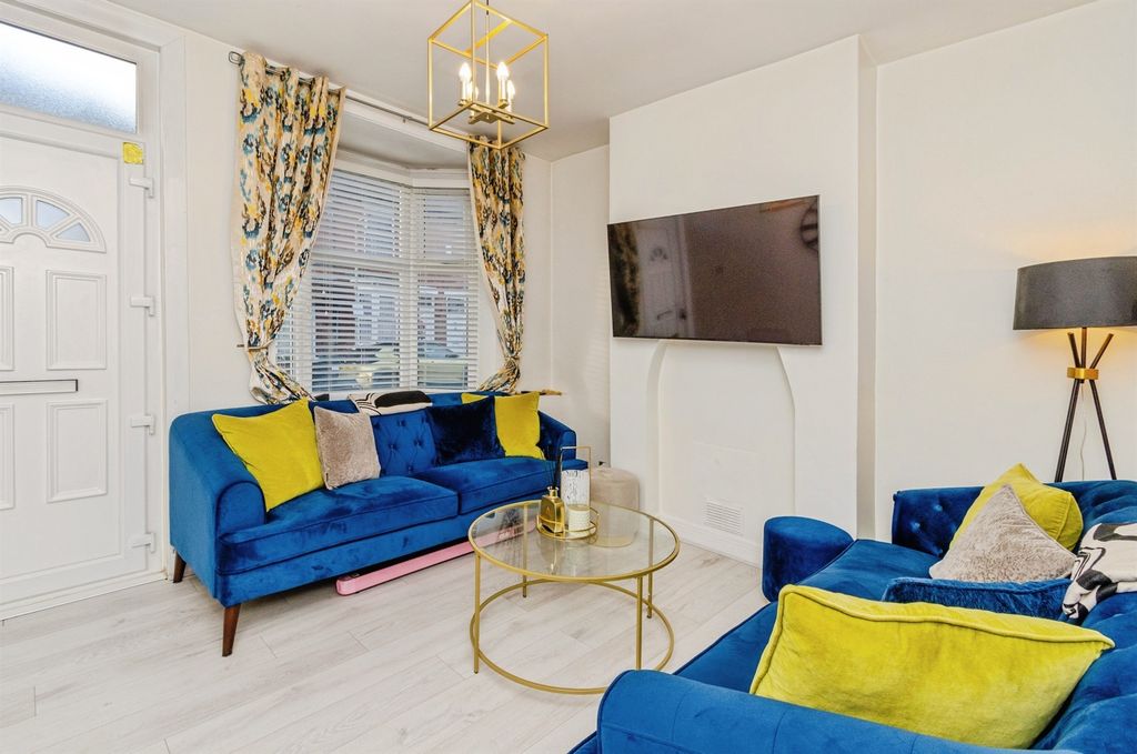 Property photo 3 of 17